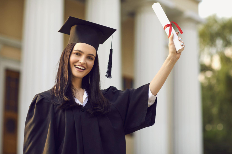 What to Wear to College Graduation